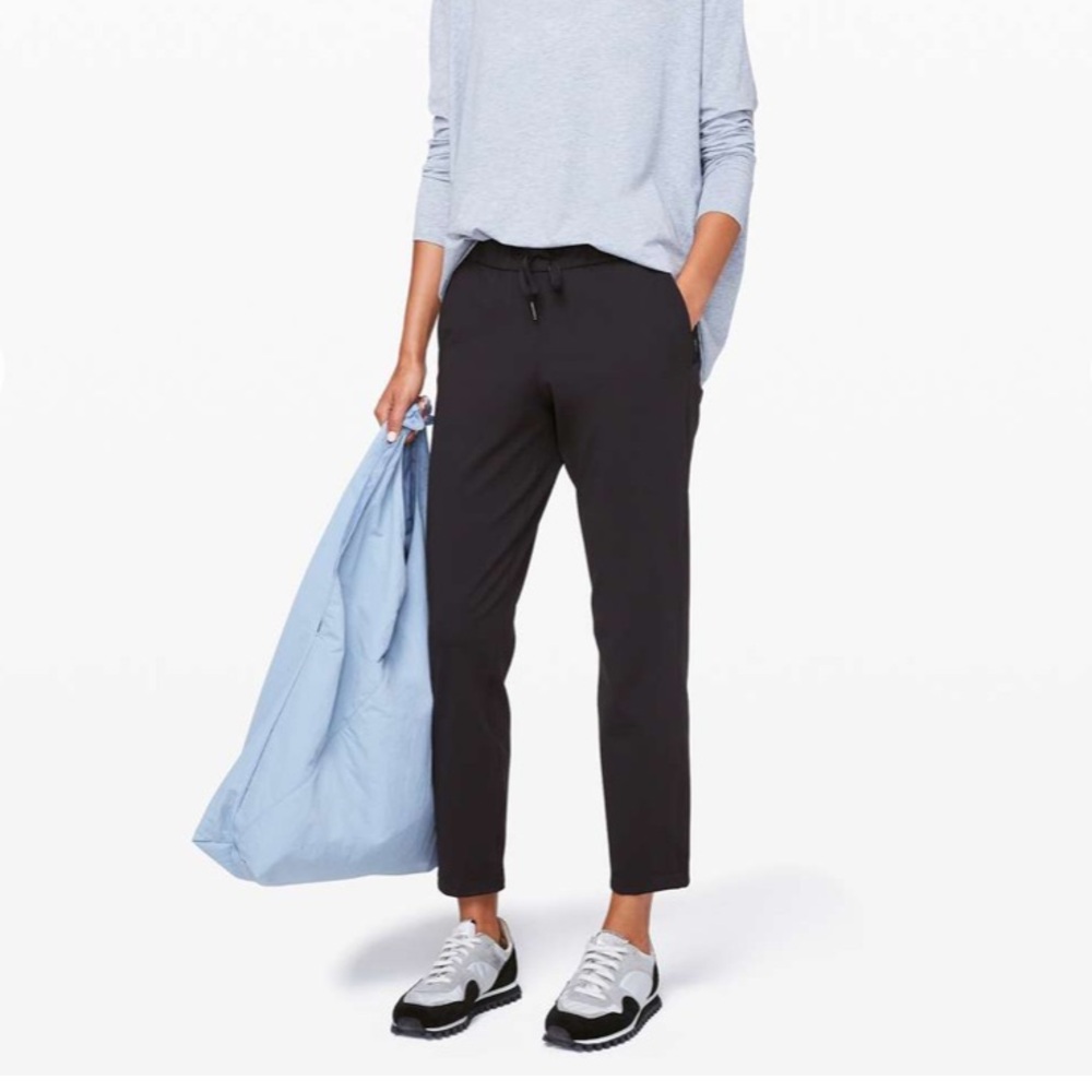 Lululemon On The Fly Mid-Rise, Size 4, Black